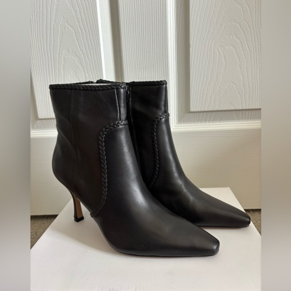 Express Genuine Leather Black Heeled Boots. Side Zipper. NEW